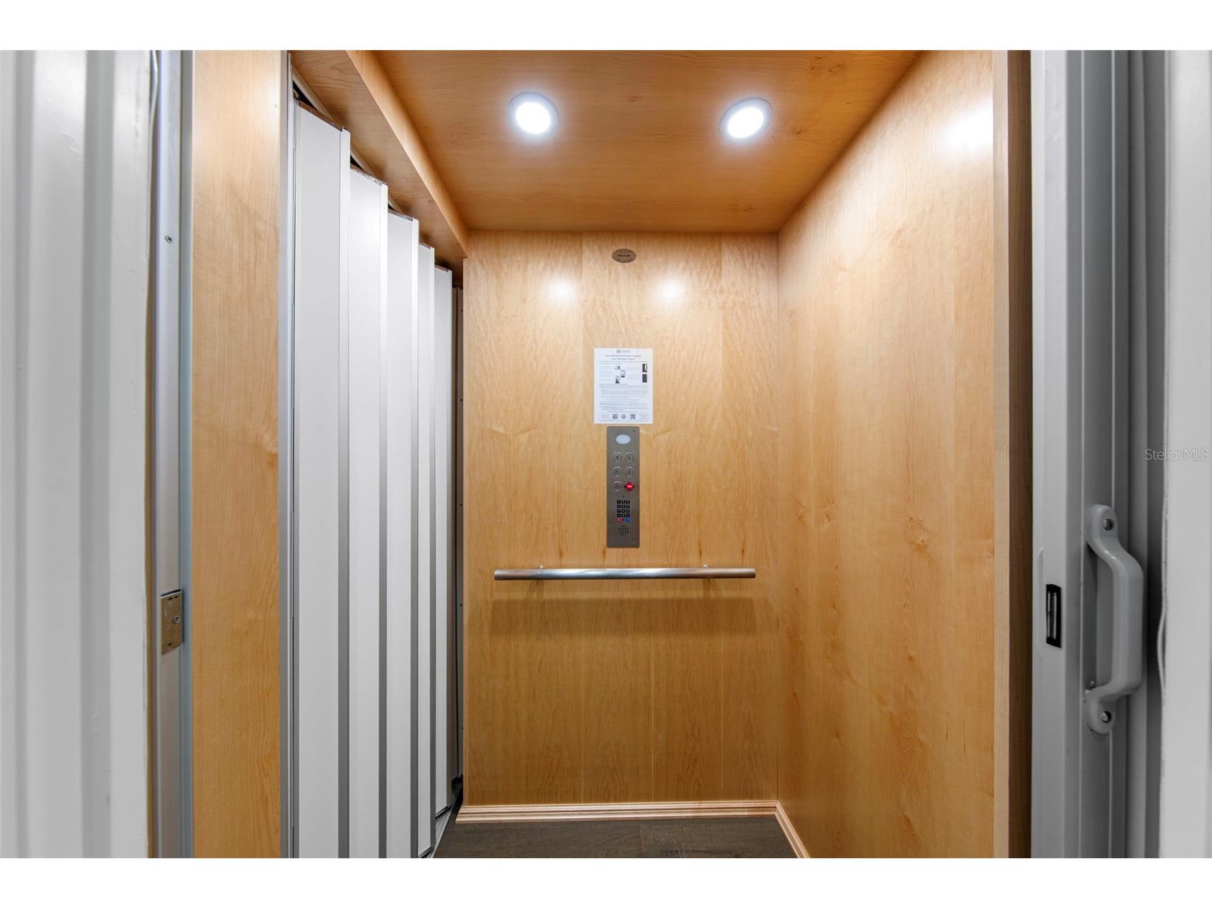 2187 Main Street Sarasota FL 34237 C7522020 image4