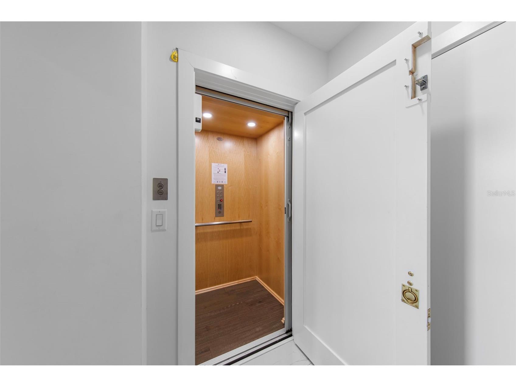 2187 Main Street Sarasota FL 34237 C7522020 image5