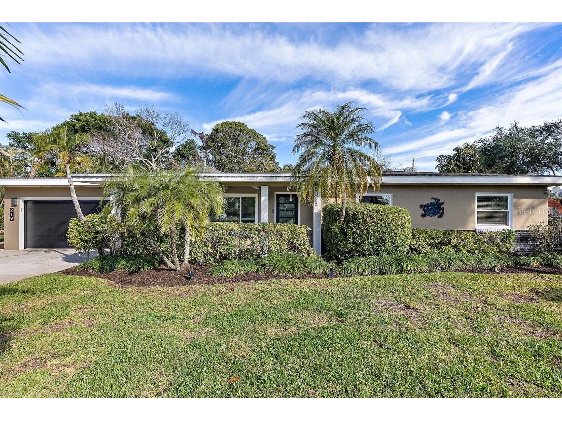 219 57th Avenue S Saint Petersburg FL 33705 TB8340818 image1