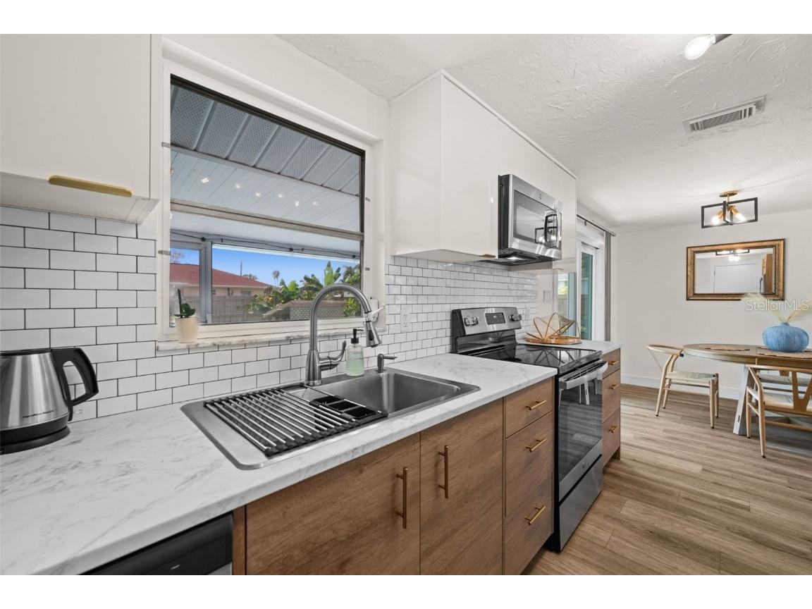 219 Coral Road Venice FL 34293 - GULF & BAY A4668201 image10