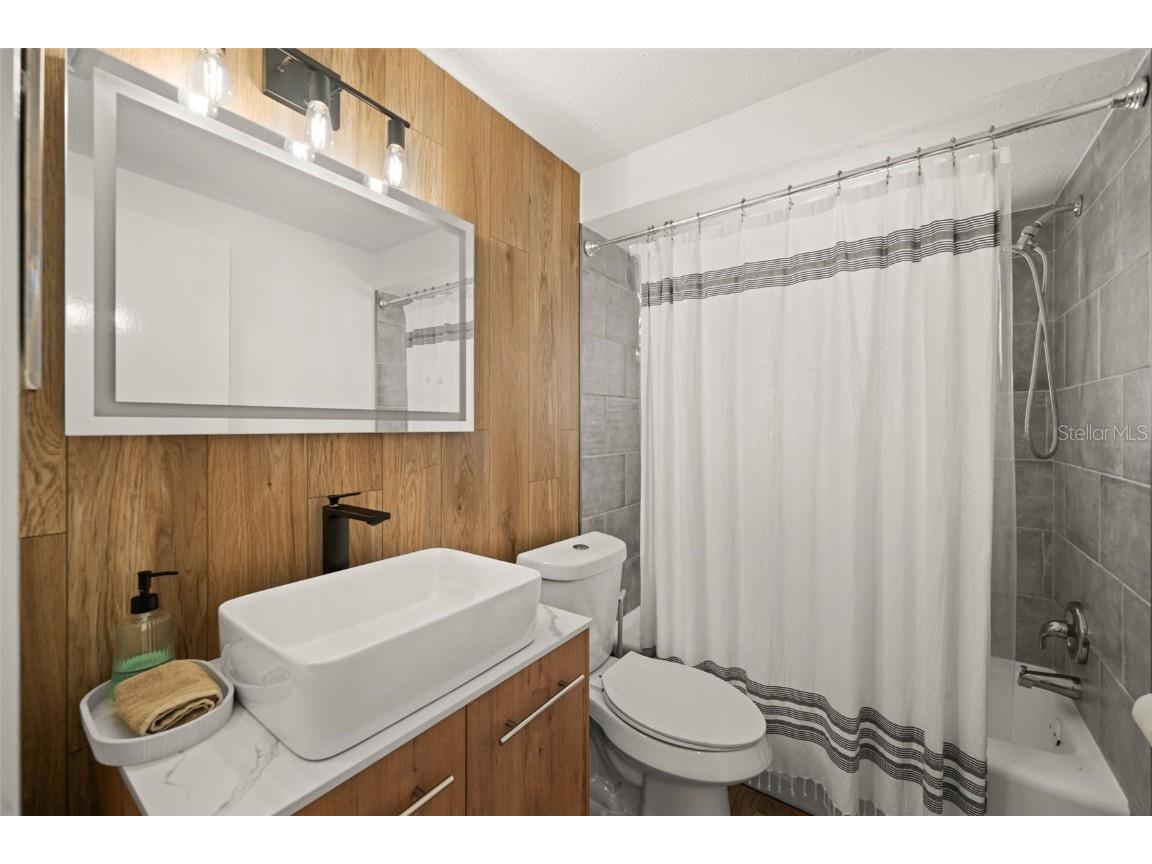 219 Coral Road Venice FL 34293 - GULF & BAY A4668201 image13