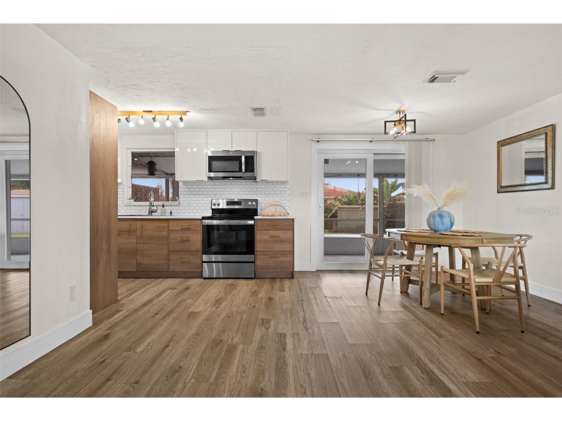 219 Coral Road Venice FL 34293 - GULF & BAY A4668201 image8