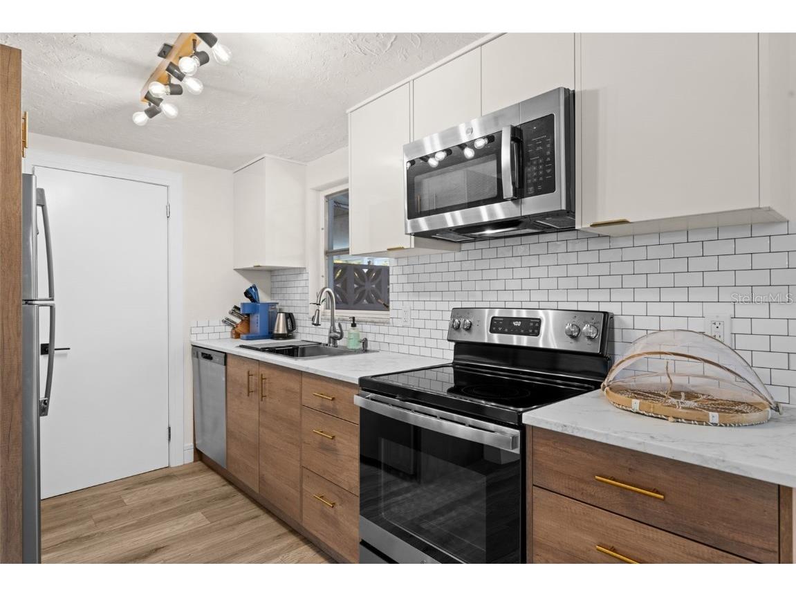 219 Coral Road Venice FL 34293 - GULF & BAY A4668201 image9