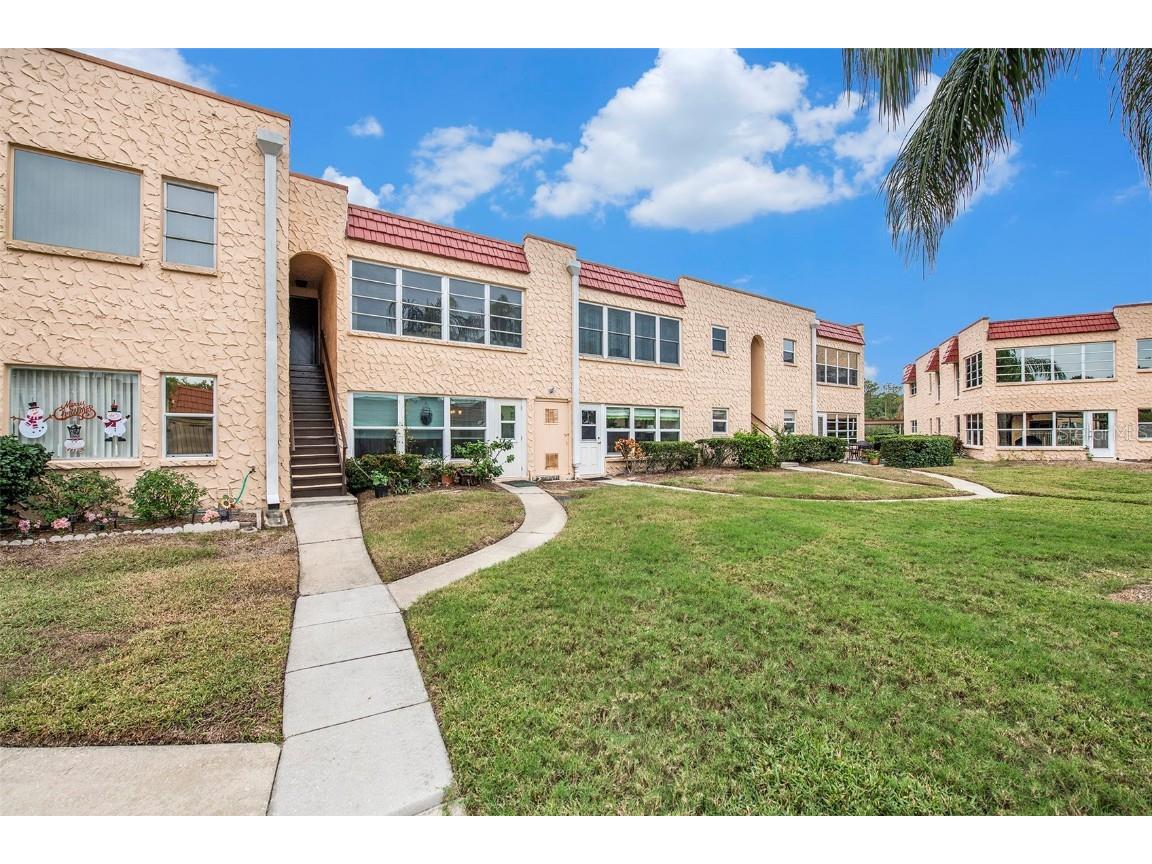 219 Dogwood Circle #219 Seminole FL 33777 U8222405 image1