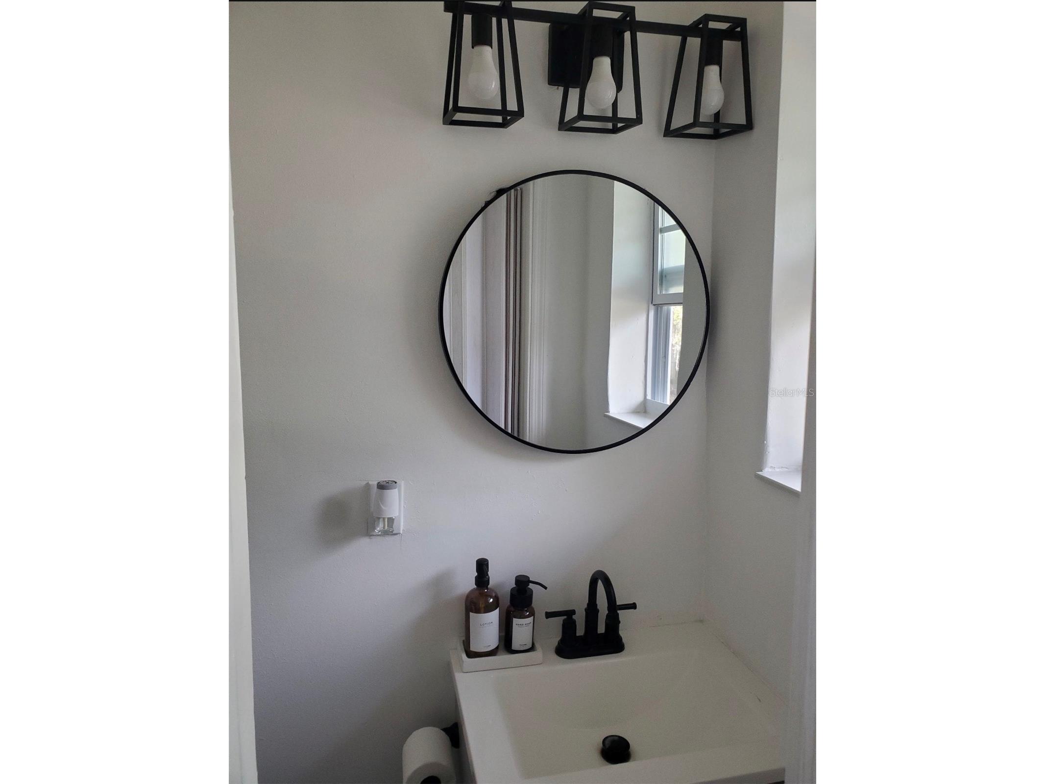 219 W 67th Street W Jacksonville FL 32208 A4673031 image3