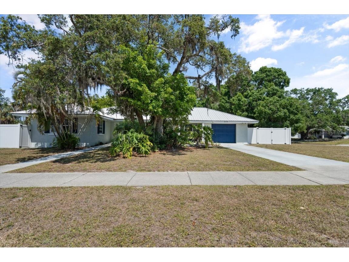 219 Whitfield Avenue Sarasota FL 34243 A4607349 image1