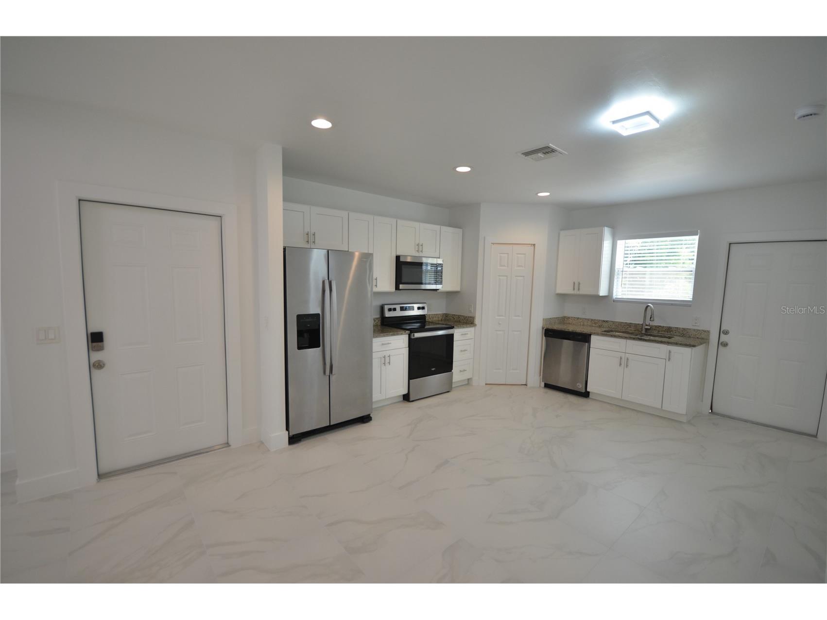 2197 Davis Court Fort Myers FL 33916 O6404158 image6