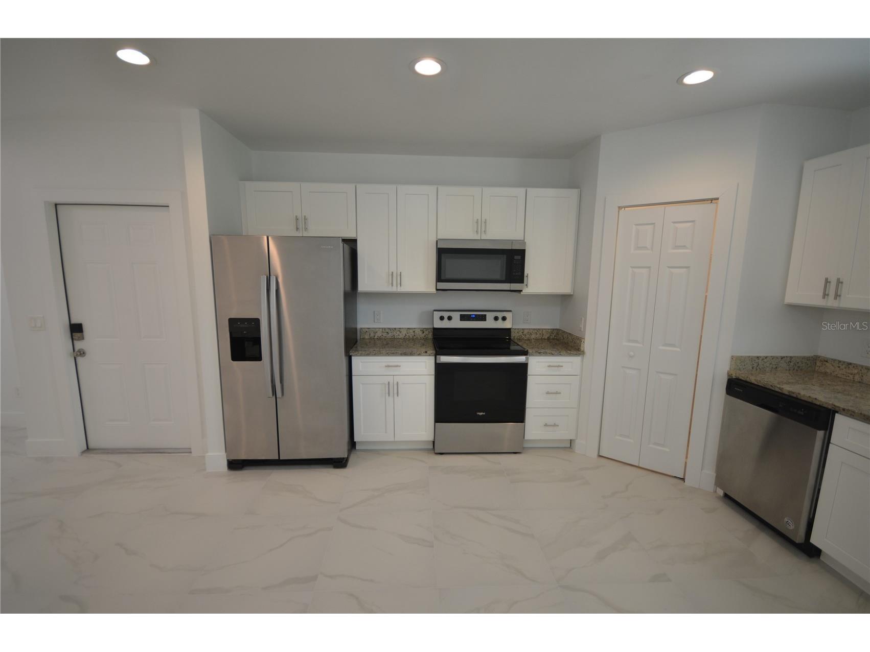 2197 Davis Court Fort Myers FL 33916 O6404158 image7