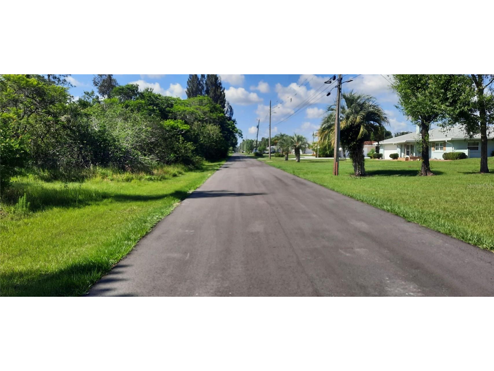 22 Lantana Drive N Indian Lake Estates FL 33855 - LAKE WALK-IN-WATER TB8385927 image4