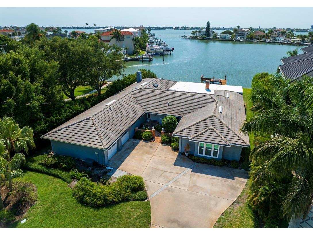 22 S Pine Circle Belleair FL 33756 - CLEARWATER HARBOR U8244400 image1