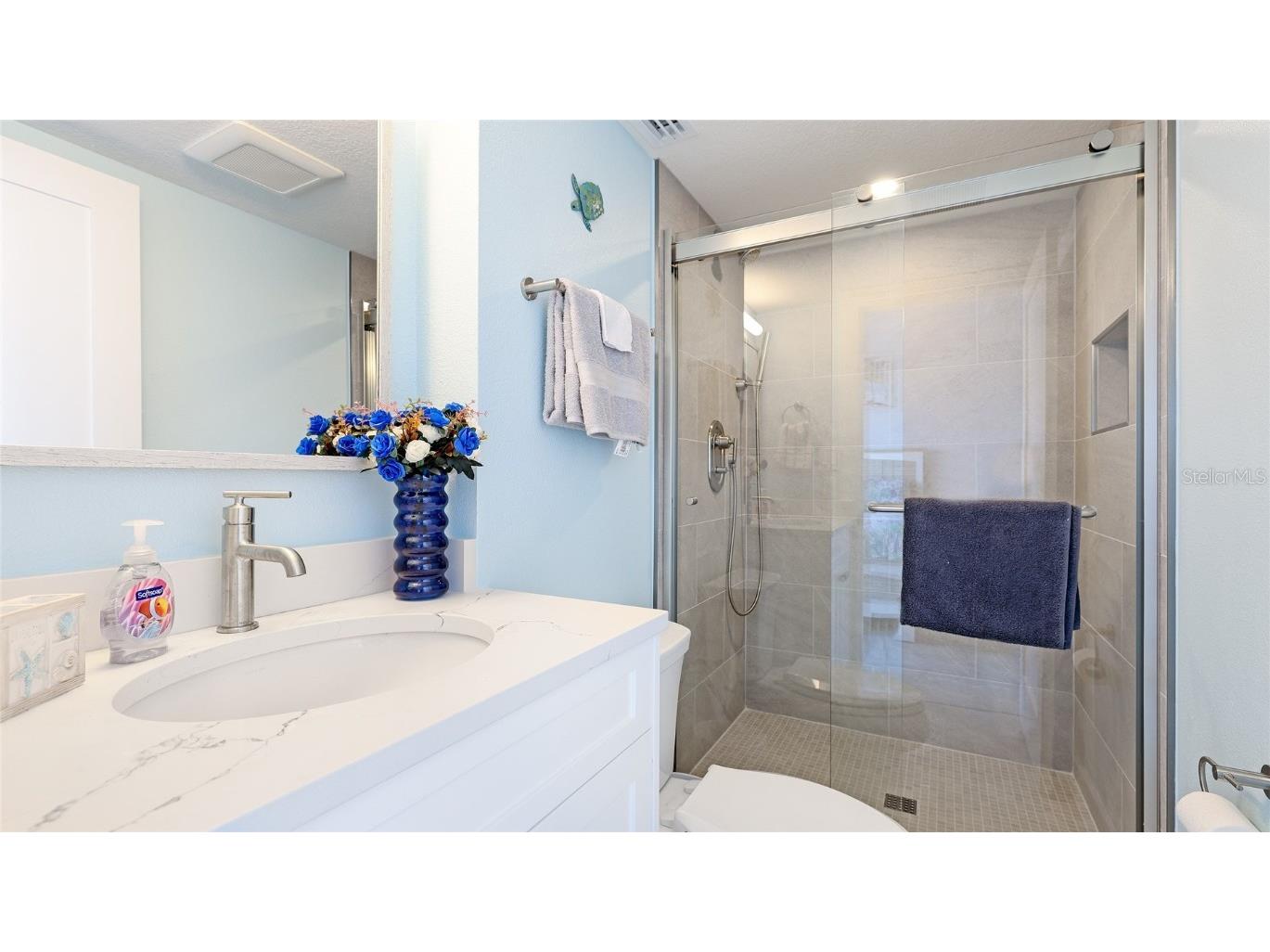 22 Sandy Cove Road #APT 10-5 Sarasota FL 34242 A4658557 image21