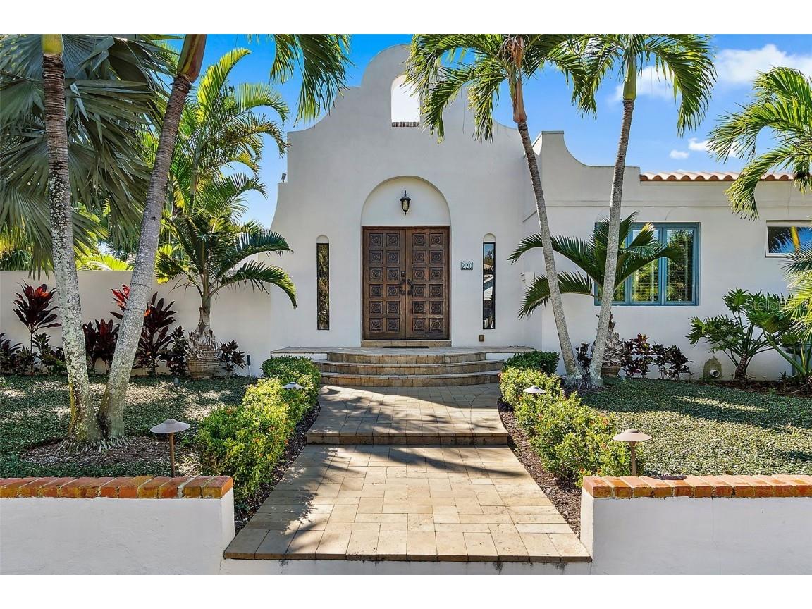 220 14th Avenue N Saint Petersburg FL 33701 U8229579 image1