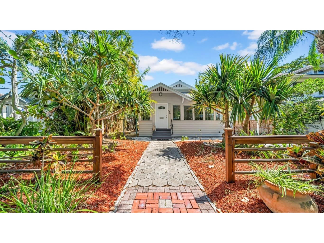 220 19th Avenue S Saint Petersburg FL 33705 TB8376814 image1