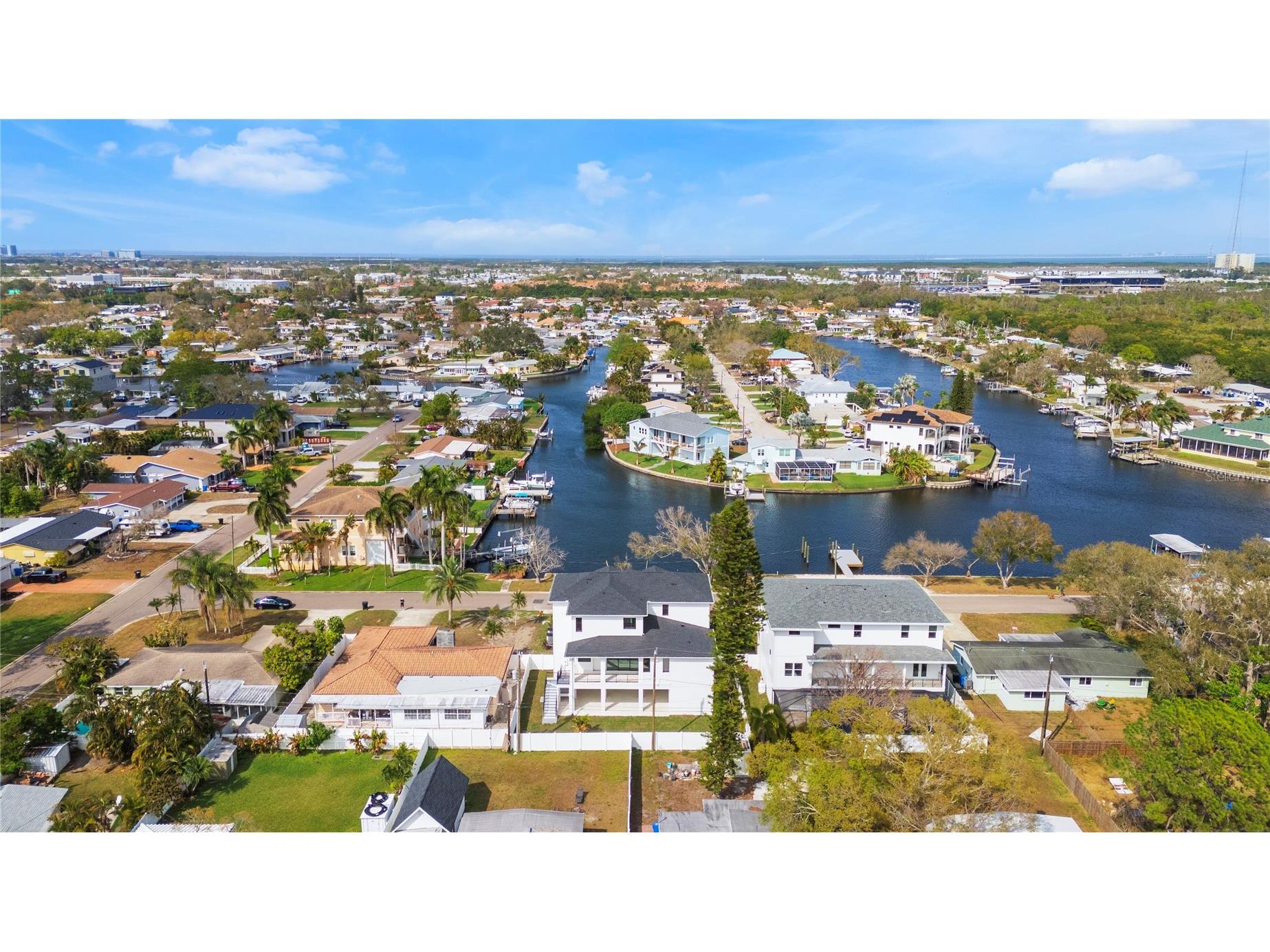 220 90th Avenue NE Saint Petersburg FL 33702 TB8423274 image4