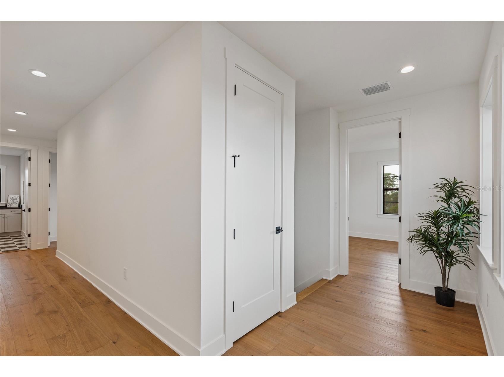 220 90th Avenue NE Saint Petersburg FL 33702 TB8423274 image51