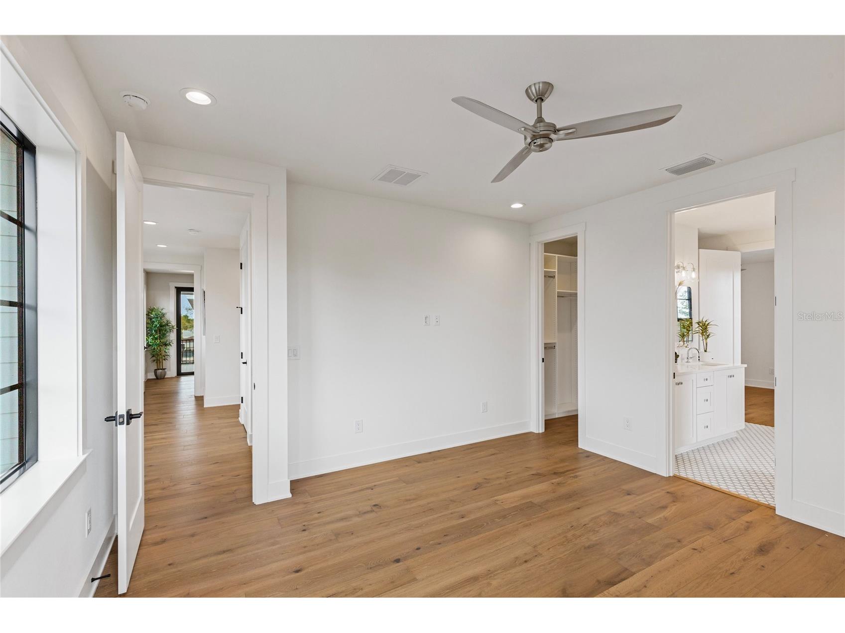 220 90th Avenue NE Saint Petersburg FL 33702 TB8423274 image52