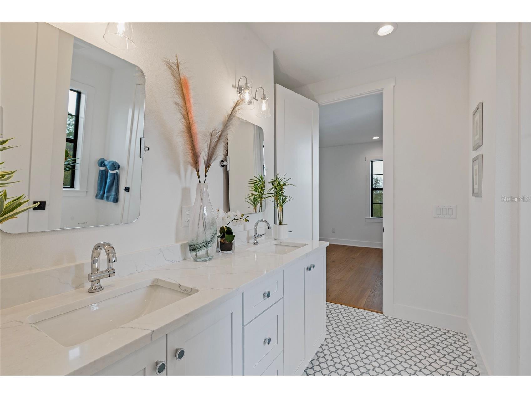 220 90th Avenue NE Saint Petersburg FL 33702 TB8423274 image53