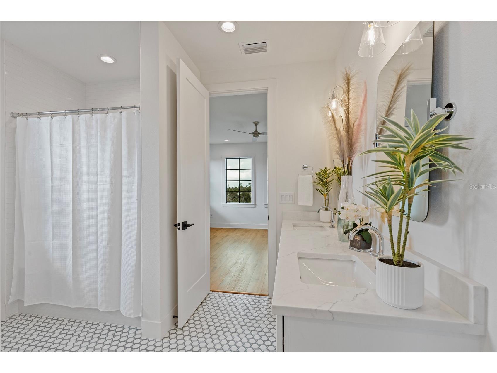 220 90th Avenue NE Saint Petersburg FL 33702 TB8423274 image54