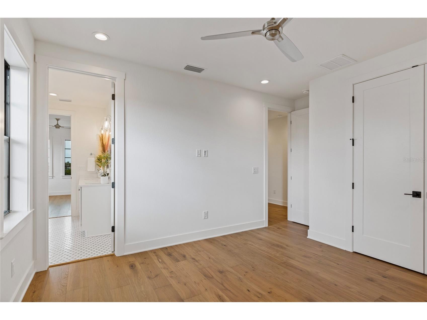 220 90th Avenue NE Saint Petersburg FL 33702 TB8423274 image56