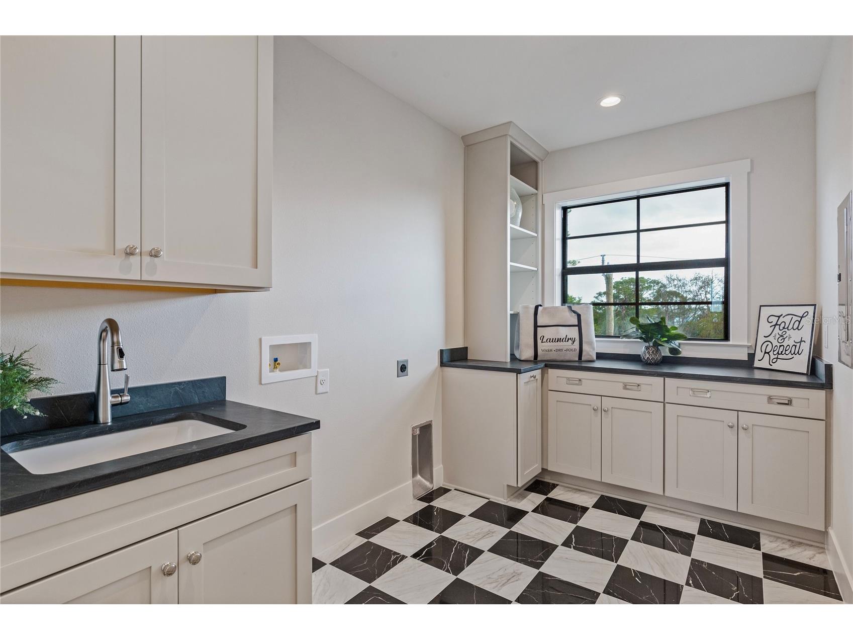 220 90th Avenue NE Saint Petersburg FL 33702 TB8423274 image58