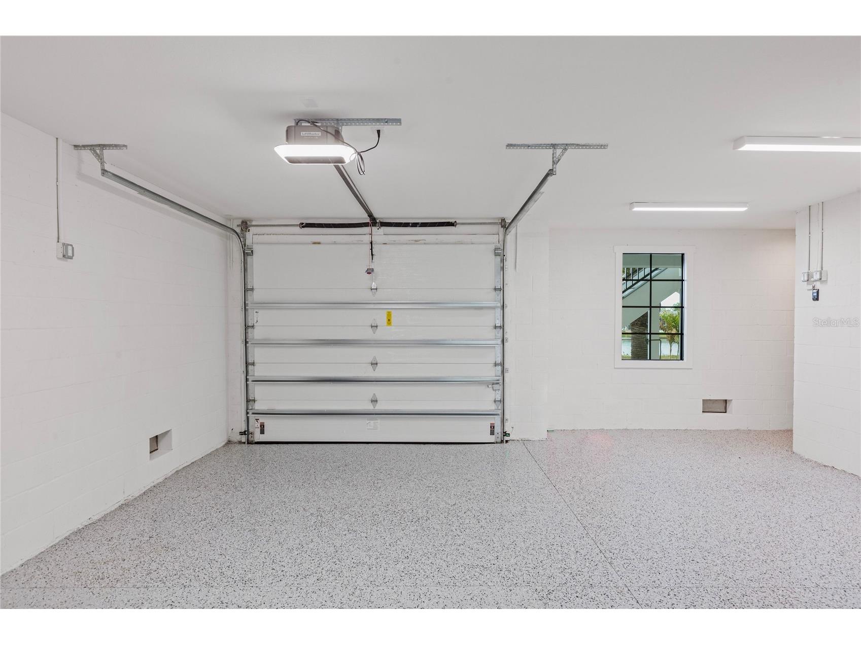 220 90th Avenue NE Saint Petersburg FL 33702 TB8423274 image63