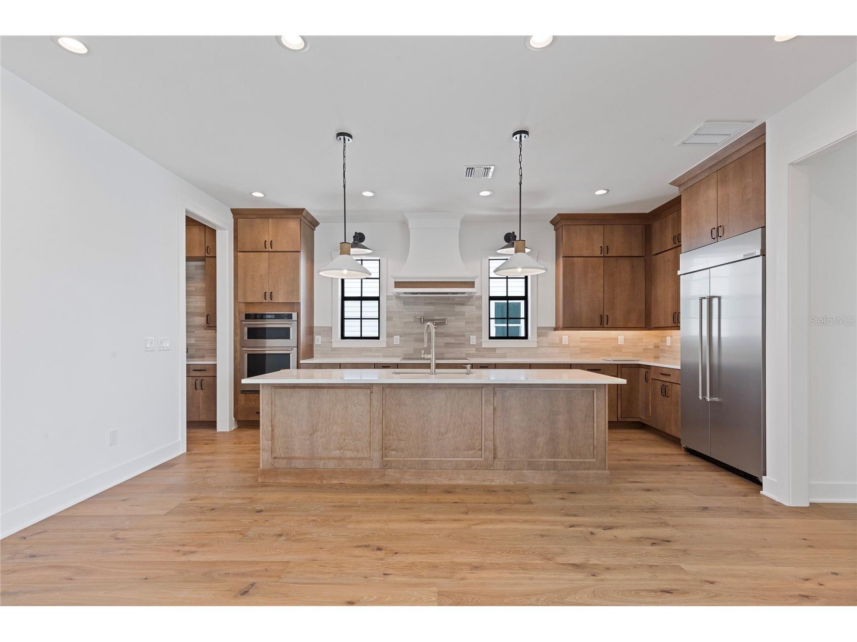 220 90th Avenue NE Saint Petersburg FL 33702 TB8423274 image74