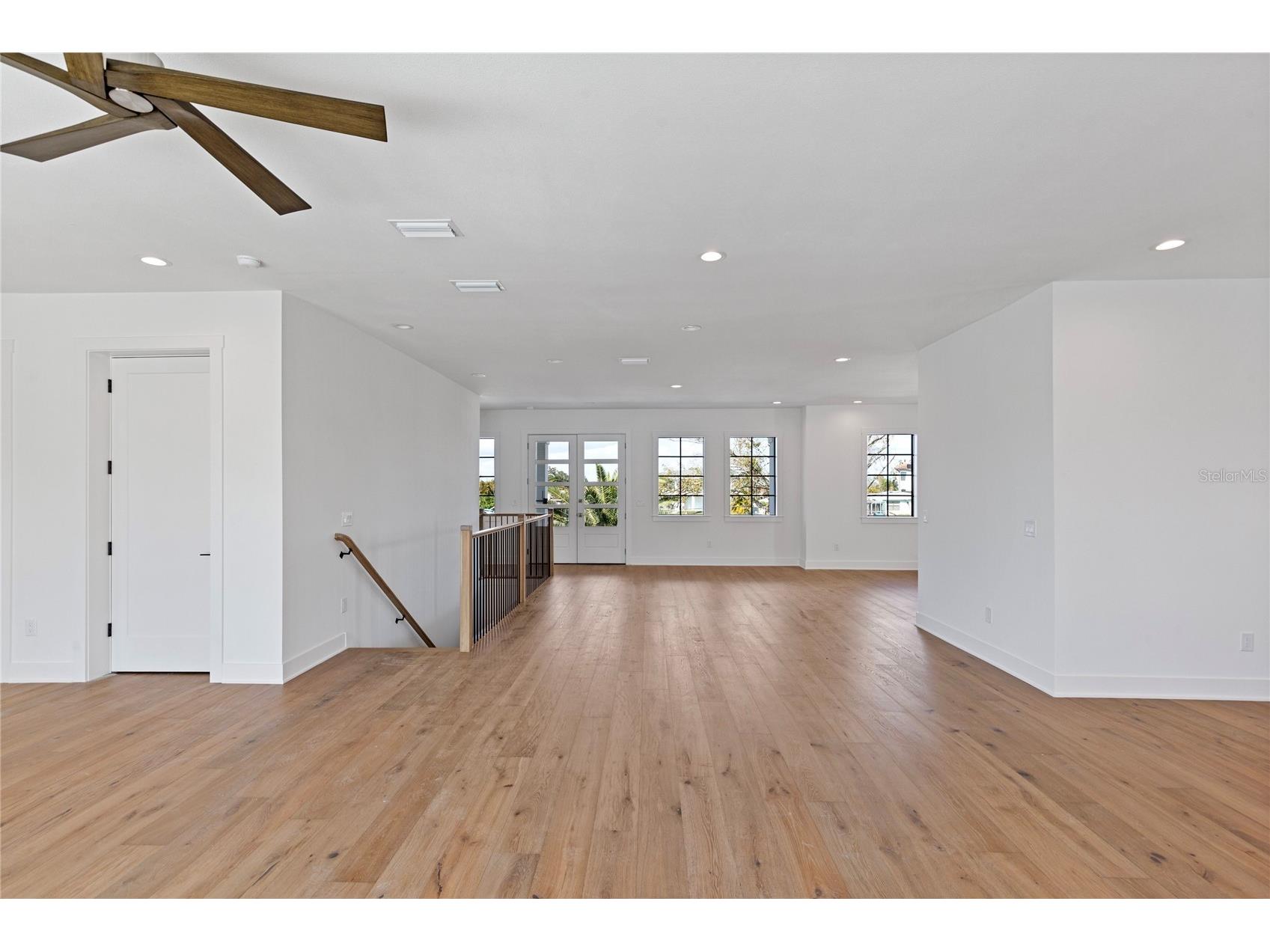 220 90th Avenue NE Saint Petersburg FL 33702 TB8423274 image75