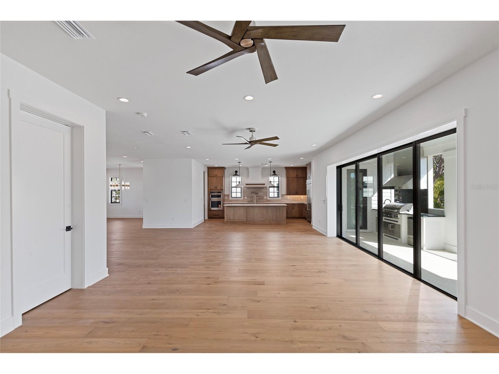 220 90th Avenue NE Saint Petersburg FL 33702 TB8423274 image76