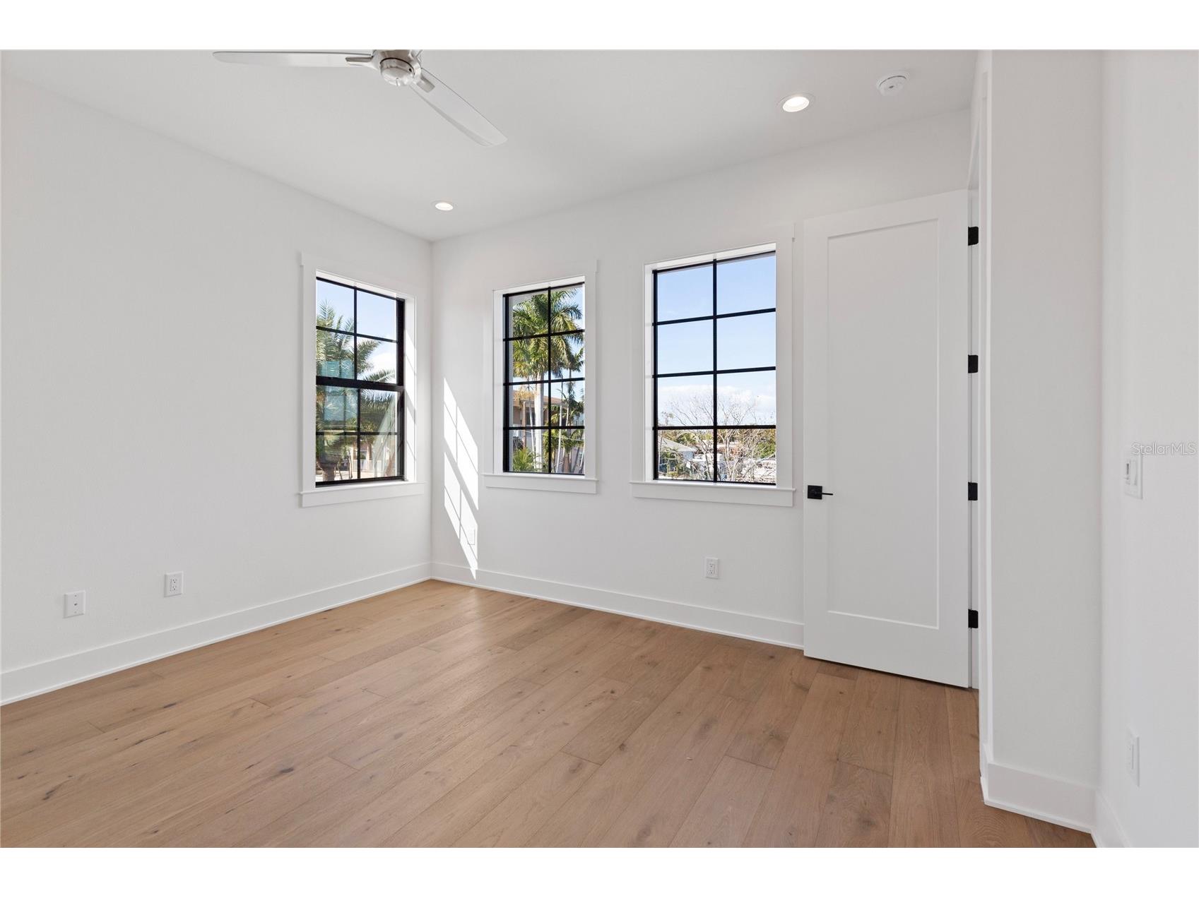 220 90th Avenue NE Saint Petersburg FL 33702 TB8423274 image91