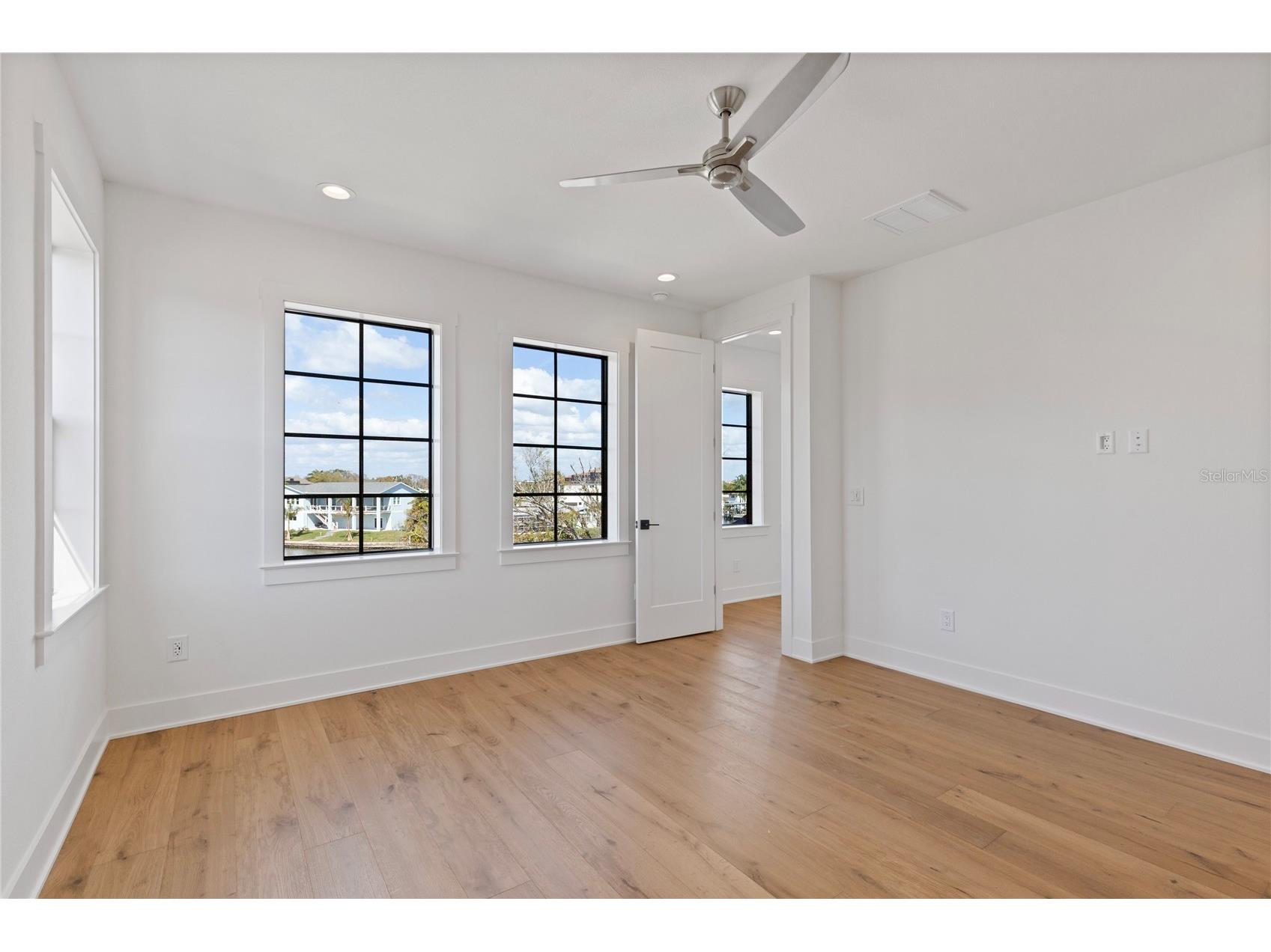 220 90th Avenue NE Saint Petersburg FL 33702 TB8423274 image98