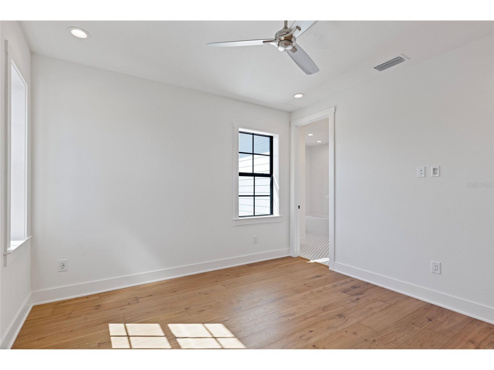 220 90th Avenue NE Saint Petersburg FL 33702 TB8523597 image69