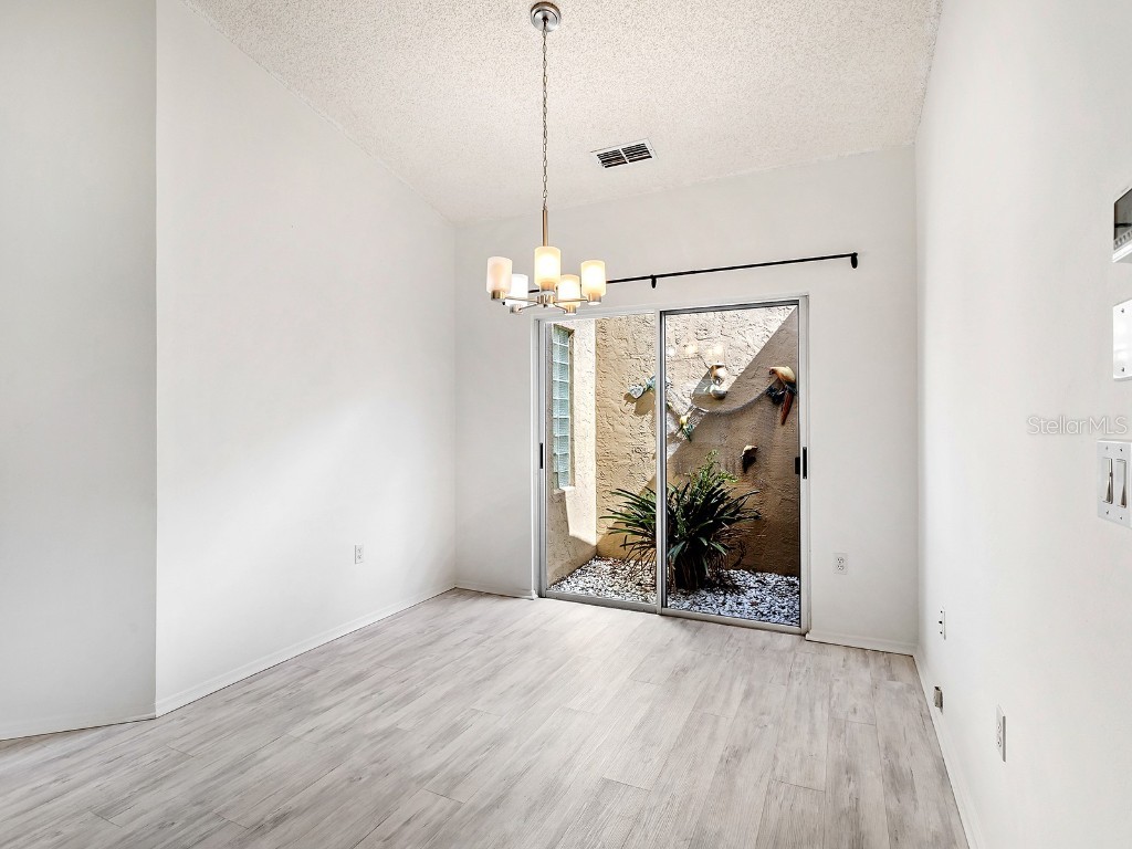 220 Chartley Court N Sarasota FL 34232 A4672308 image4