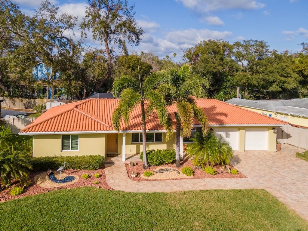 220 Garden Circle S Dunedin FL 34698 TB8352868 image1