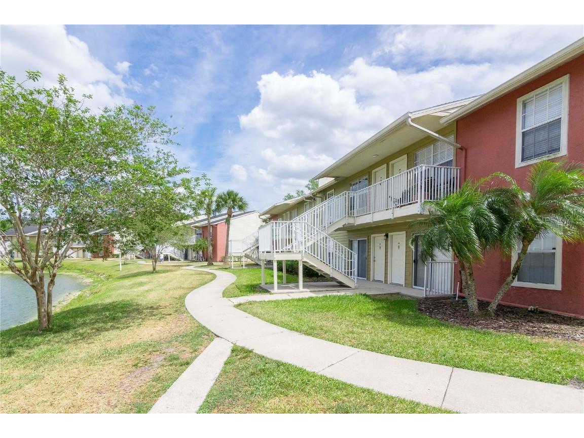 220 Lake Parsons Green #207 Brandon FL 33511 - Hendricks Lake T3450122 image1
