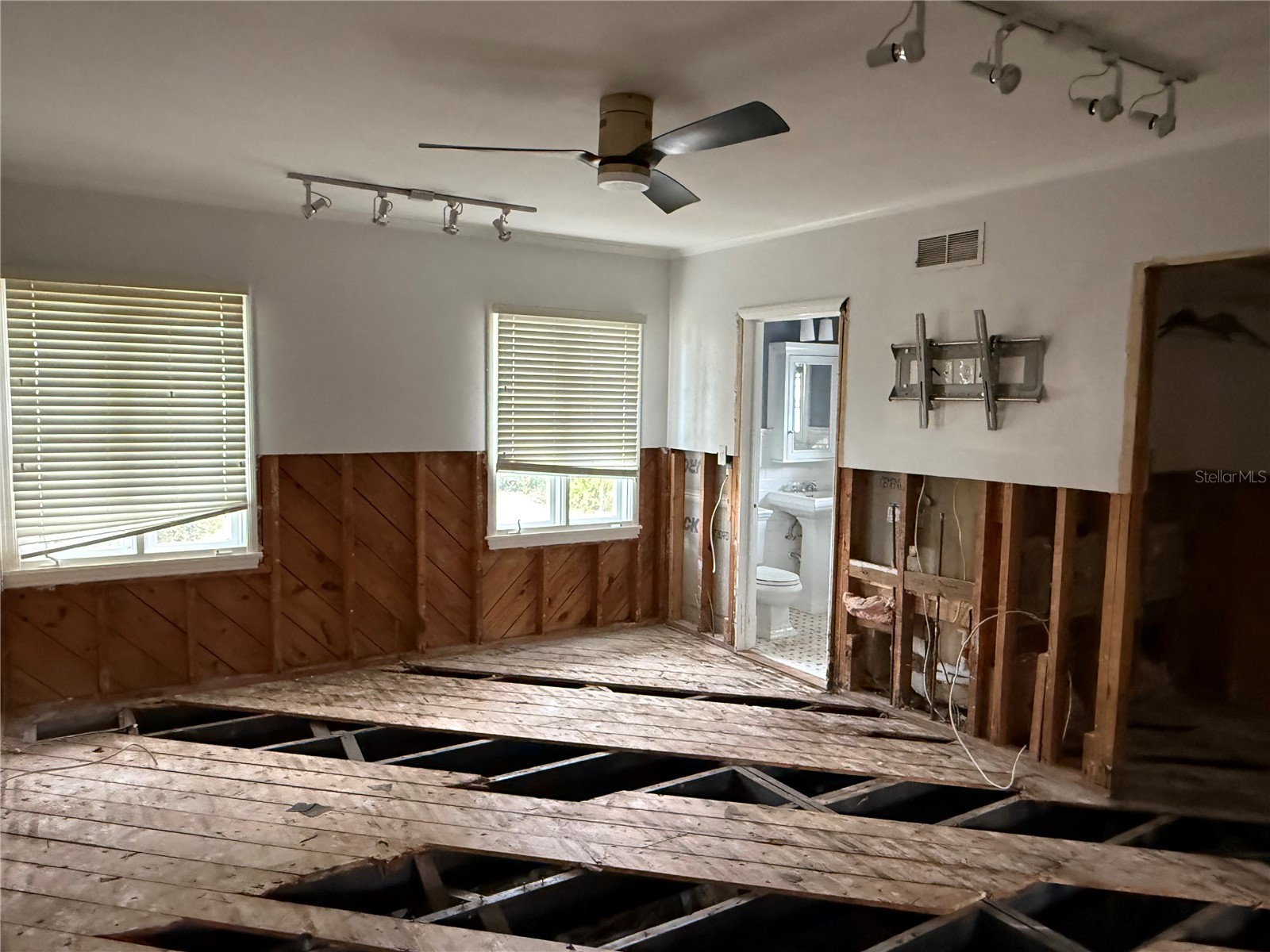 220 Lyndhurst Street Dunedin FL 34698 - ST. JOSEPHS SOUND TB8510442 image18