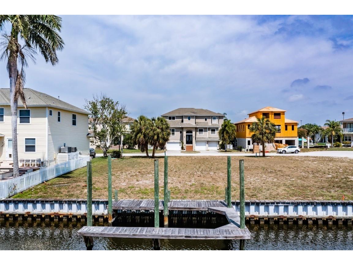 220 Manatee Tarpon Springs FL 34689 T3436811 image1