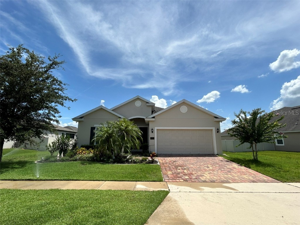 220 Messina Place Howey In The Hills FL 34737 O6229425 image1
