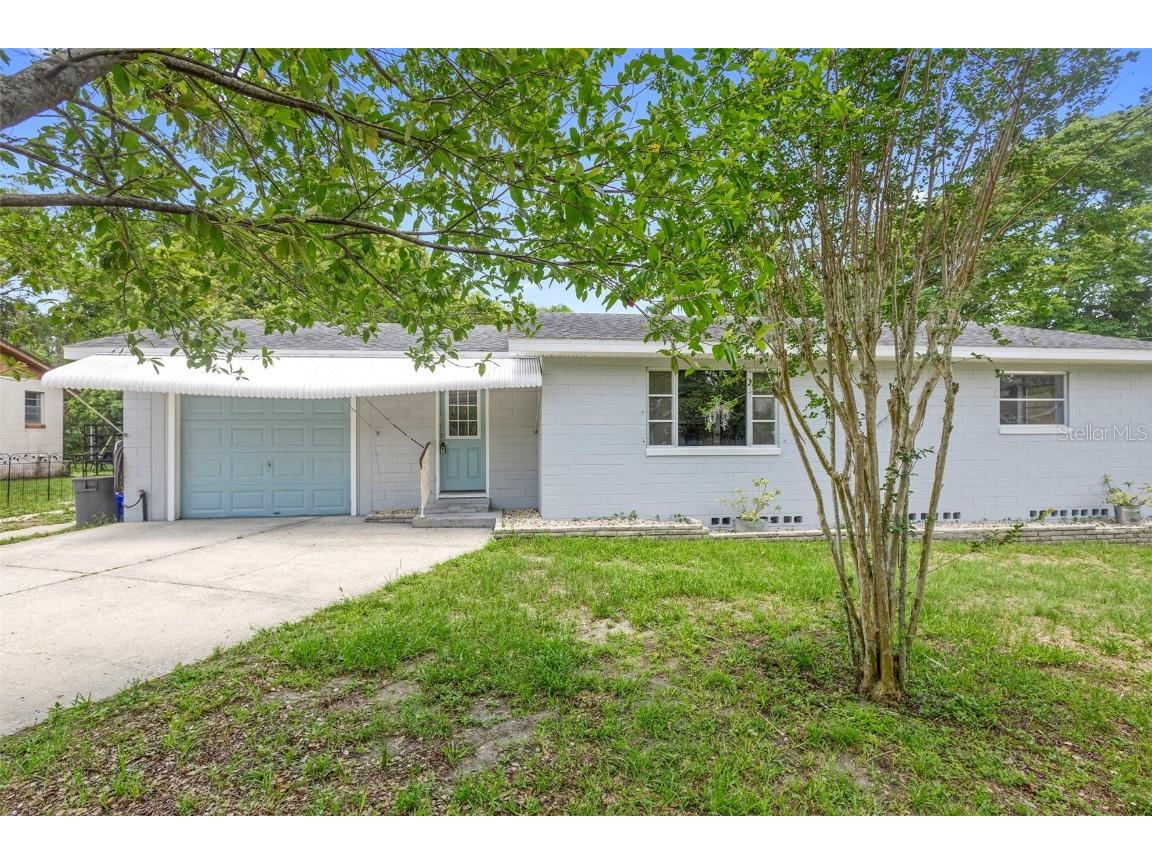 220 N Julia Avenue Deland FL 32720 V4943150 image1