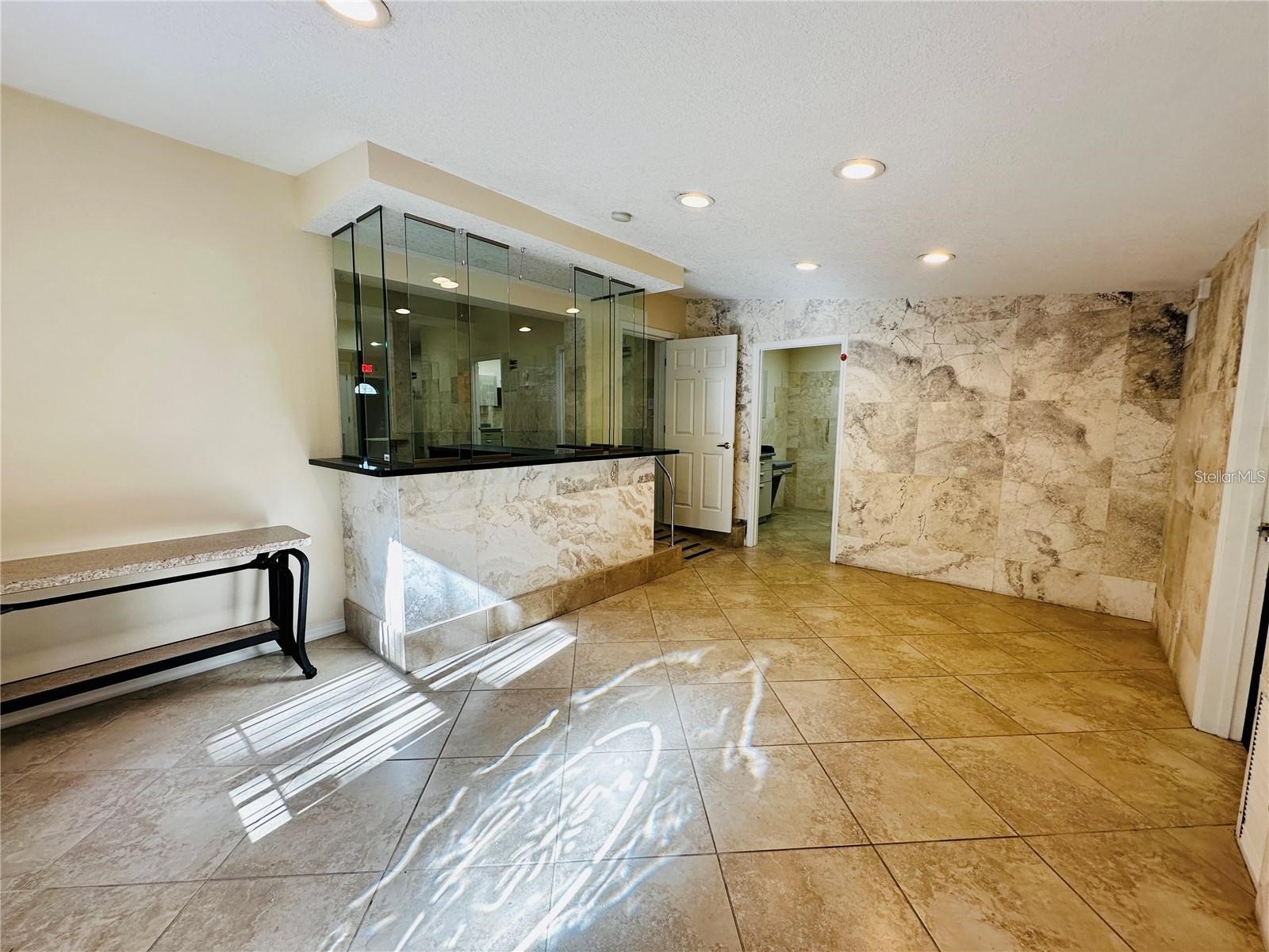 220 N Tuttle Avenue Sarasota FL 34237 A4633993 image4