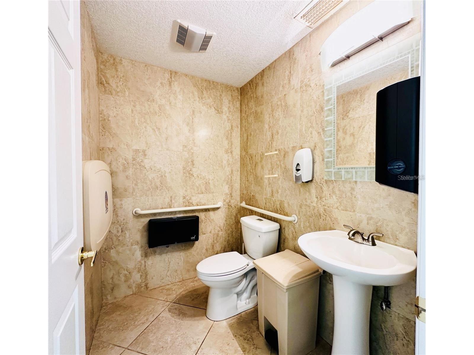 220 N Tuttle Avenue Sarasota FL 34237 A4633993 image6