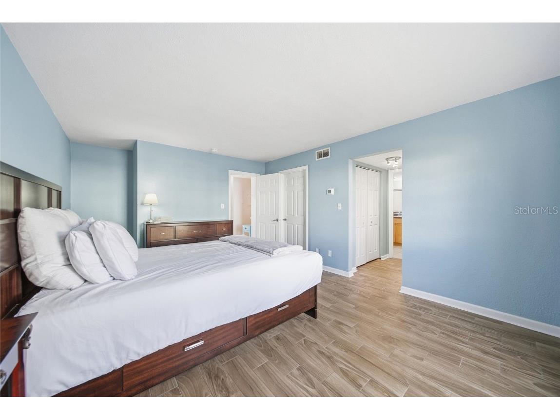 220 Pompano Drive SE #D Saint Petersburg FL 33705 TB8449461 image14