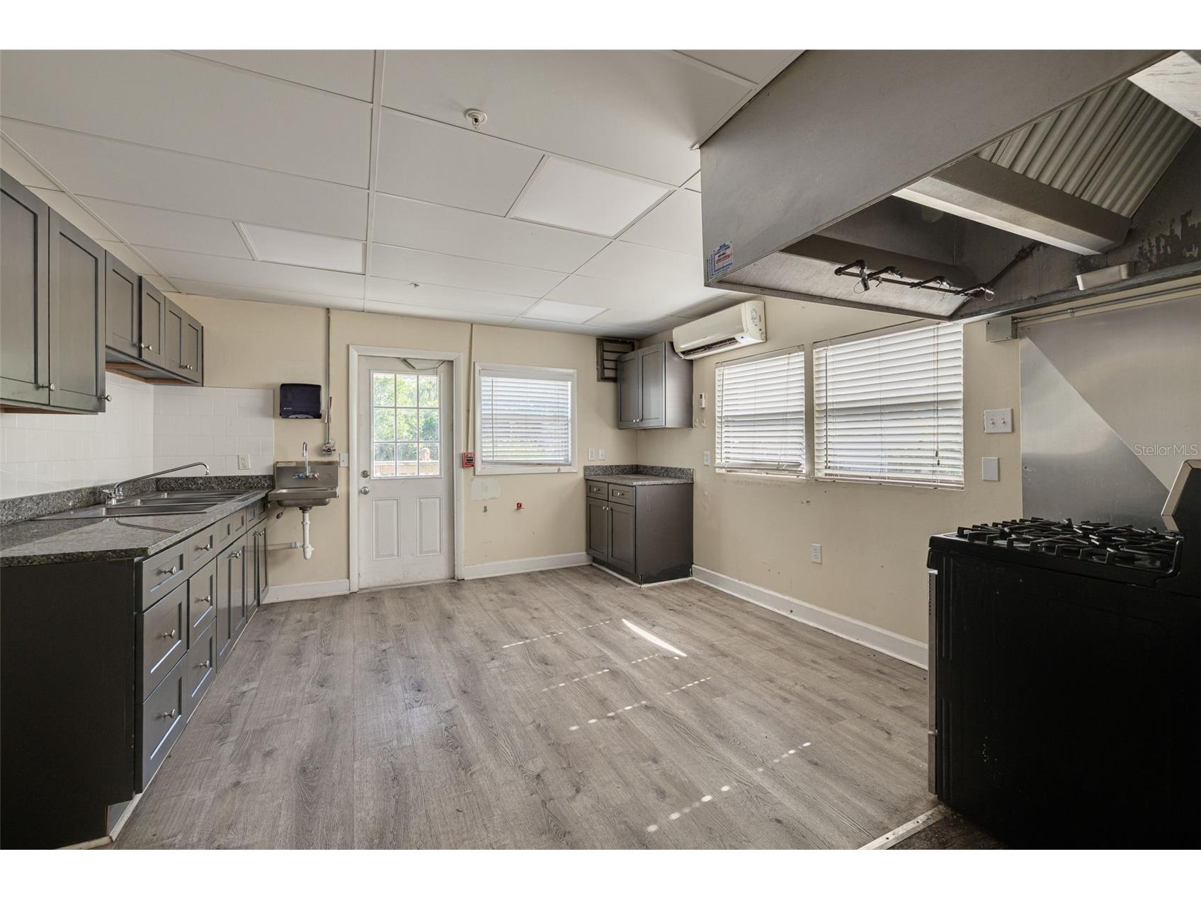 220 Scotland Street Dunedin FL 34698 TB8464121 image14