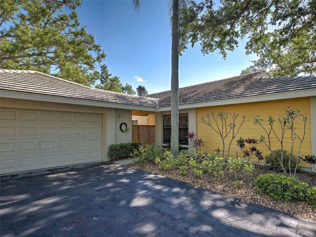 220 Southampton Drive #325 Venice FL 34293 D6143883 image1