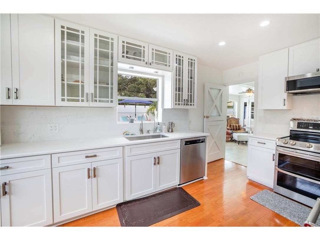 2200 2nd Street N Saint Petersburg FL 33704 TB8471387 image9