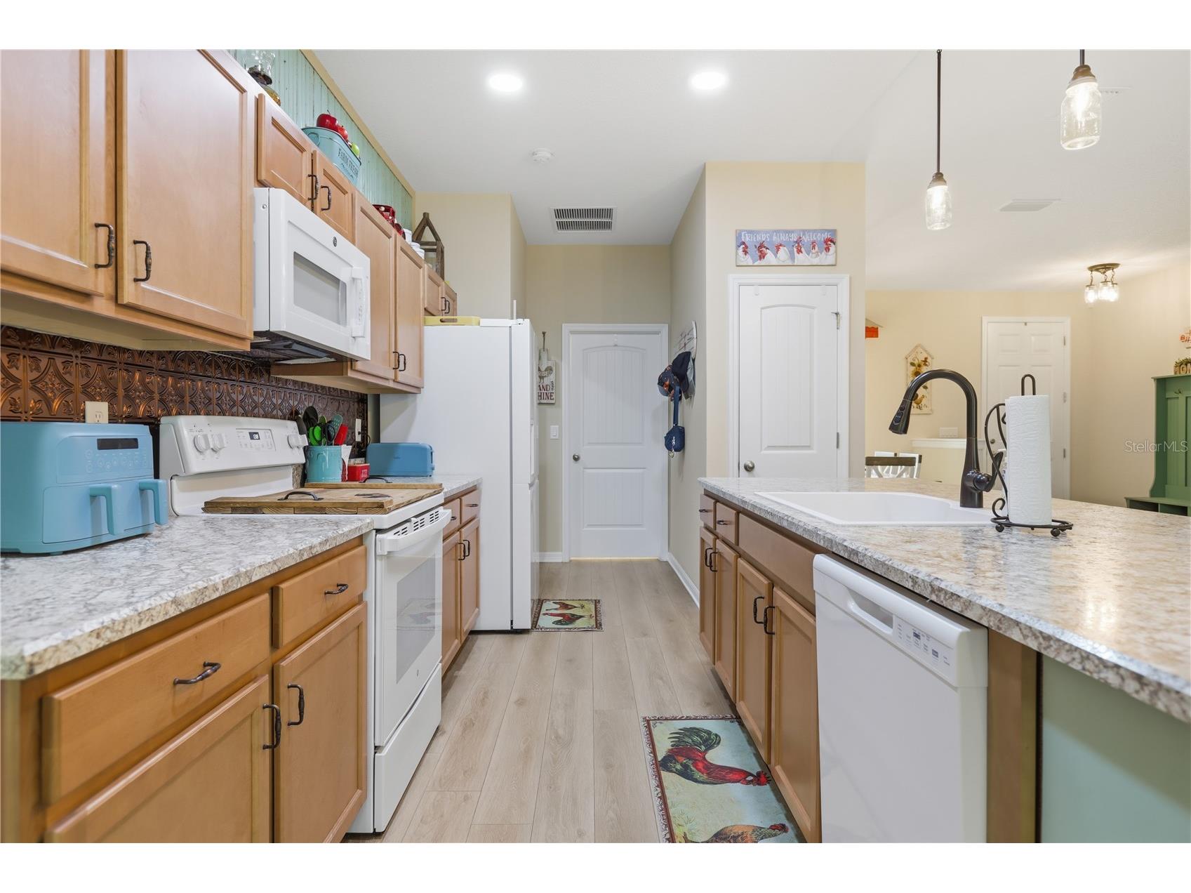 2200 N Clara Avenue Deland FL 32720 V4947972 image17