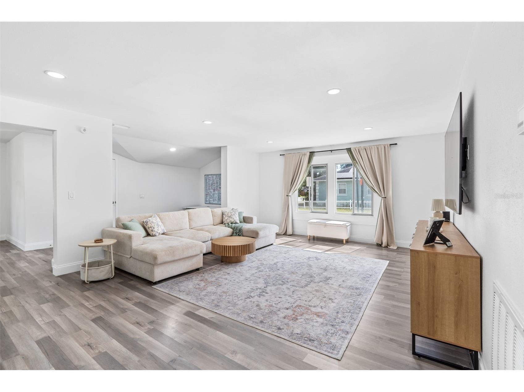 2201 50th Avenue N Saint Petersburg FL 33714 TB8441923 image12