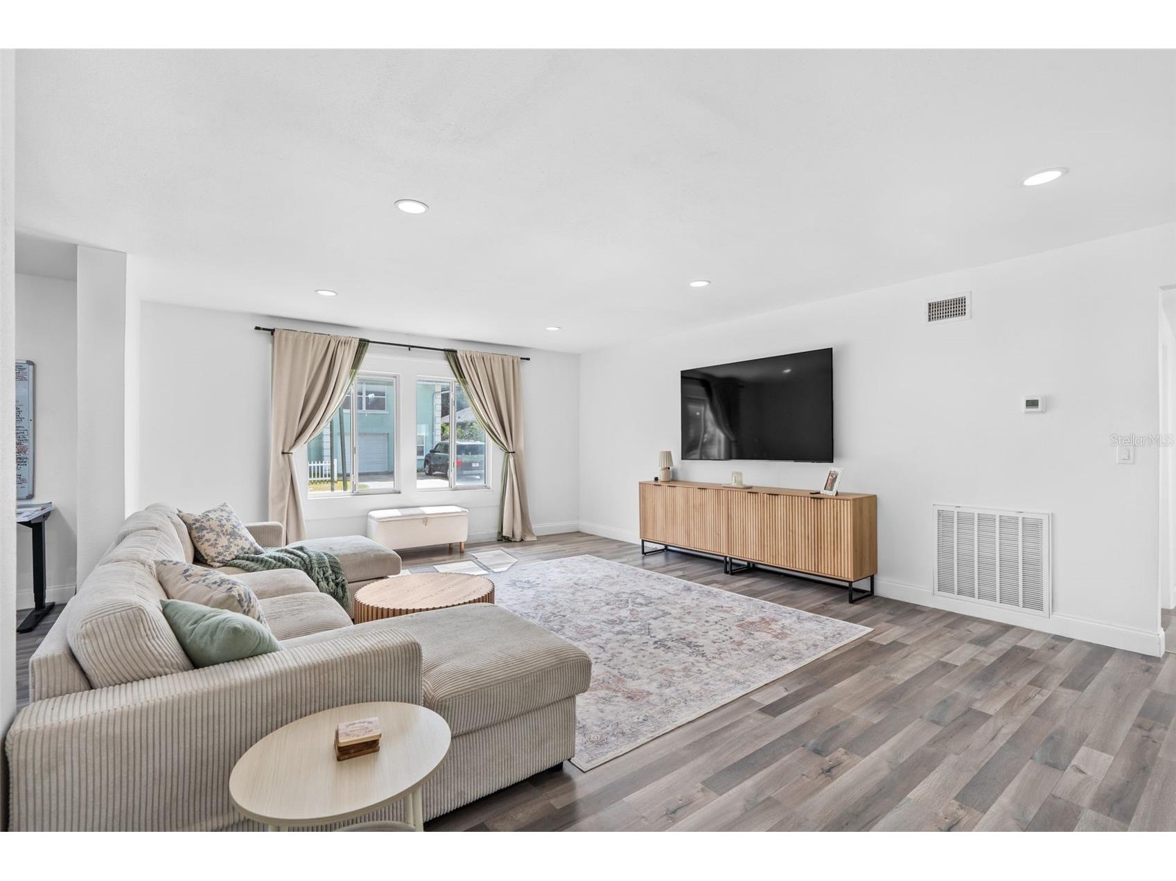 2201 50th Avenue N Saint Petersburg FL 33714 TB8441923 image13