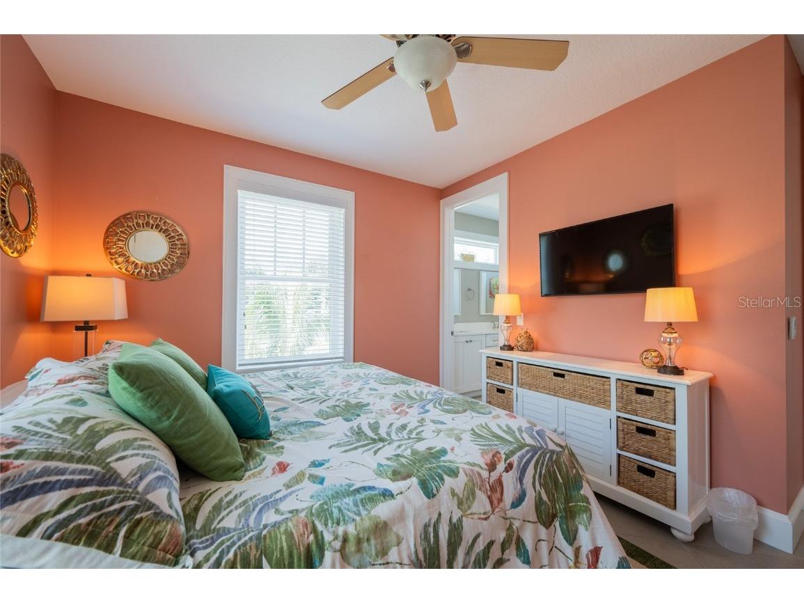 2201 Avenue C Bradenton Beach FL 34217 A4676238 image17