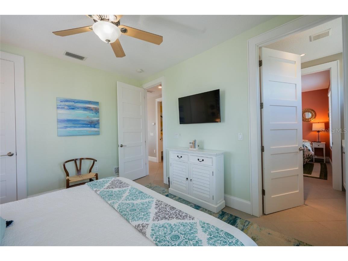 2201 Avenue C Bradenton Beach FL 34217 A4676238 image21