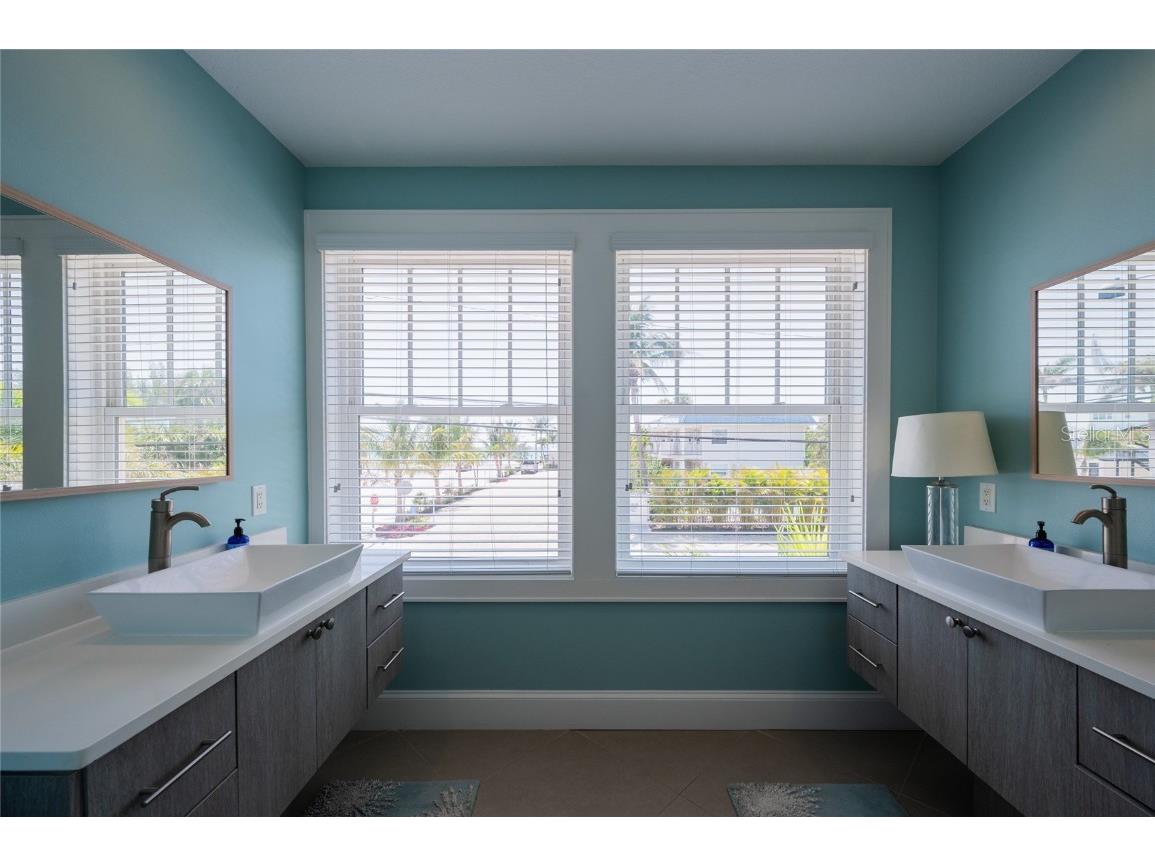 2201 Avenue C Bradenton Beach FL 34217 A4676238 image37